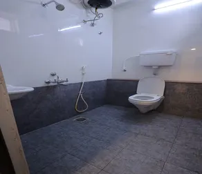 Sri Srinivasa Residency - Bathroom