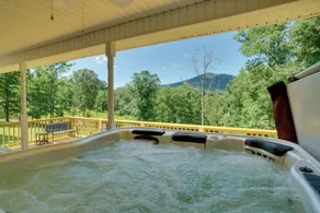 Hot Tub + Mtn Views: North Georgia Group Escape! - Innenbereich