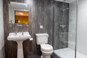 The Warehouse - Baño