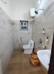 SHIVOM RESIDENCY, US Consulate Road, Financial District - Salle de bain