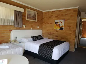 Cousins Motor Inn - Habitación