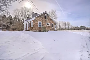 Rural Oswego Cottage on 50-Acre Orchard & Farm! - Interior
