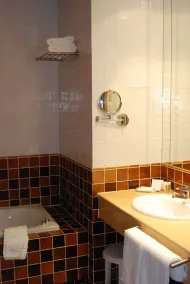 L'Agora Hotel - Bathroom