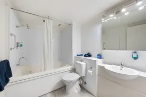 The River Boat Hotel - Echuca - Bathroom
