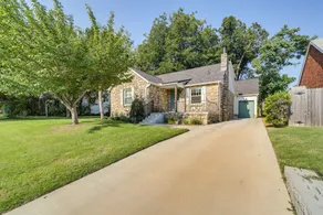 Central Tulsa Cottage w/ Yard ~ 3 Mi to Downtown! - Interior