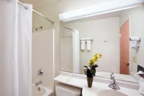 Microtel Inn & Suites Modesto - Salle de bain