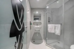 CHECK inn Express Kaohsiung Love River - Bathroom