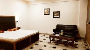 HOTEL INTERNATIONAL - Adjoining INDO Canadian Transport & ISBT Jalandhar City - Corporate, Families, Solo Travellers, Couples Favorite - Værelse
