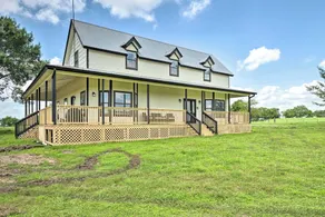 ‘Gingerland Ranch’ in Del Valle: Game Room & Porch - Interiør