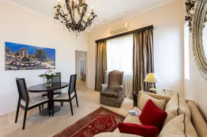 Best Western Plus Embassy Hotel - Room