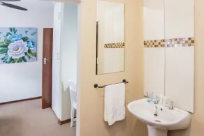 Rozendal Guest House - Bathroom