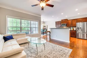 3 Mi to Avalon: Townhome w/ Balcony in Alpharetta! - Interiør
