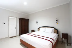 RedDoorz Plus near Adisucipto Airport 2 - Habitación