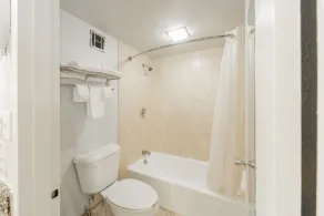 Econo Lodge Inn & Suites Near Bricktown - Salle de bain