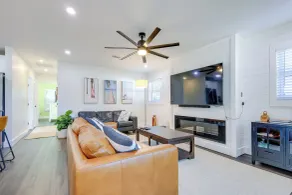 Tropical Naples Home Rental w/ Yard Near Beaches! - Intérieur