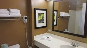 MainStay Suites Rochester South Mayo Clinic - Salle de bain