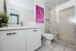 Commerce Suites and Stays - Baño