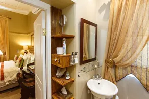 Riverside Guest Lodge - Baño