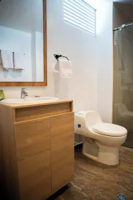 Majestic Hotel - Bathroom