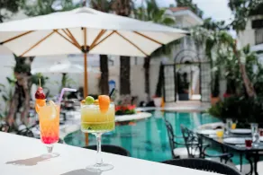 Elegance East Hotel - Basseng