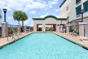 Wingate by Wyndham Yuma - Piscine