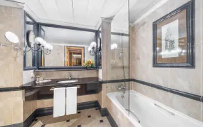 Dom Pedro Lisboa Hotel, a member of Radisson Individuals - Baño