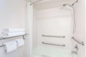 Super 8 by Wyndham Salina/Scenic Hills Area - Room