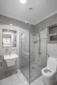 Plaza Athenee Hotel - Bathroom