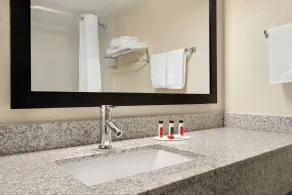 Baymont by Wyndham Des Moines North - Salle de bain