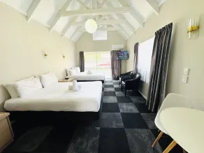 Apex On Fenton Motel - Room