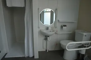 The Moon and Sixpence - Bathroom