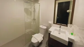UMASAN COLIVING & RESTO PONDOK INDAH - Badezimmer