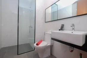 Elegant And Comfort 1Br At Ciputra World 2 Apartment - Bathroom