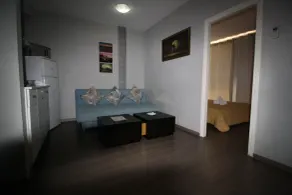 Rich Luxury Suites - Zimmer