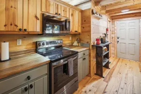 Pet-Friendly Lake Lure Cabin w/ Outdoor Oasis! - Innvendig