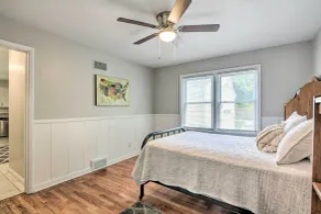 Charming Springfield Home w/ Private Backyard - Rom