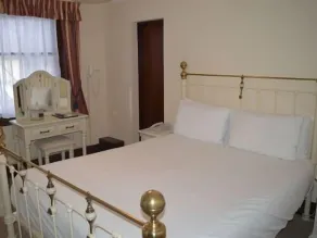 Pilgrims Hotel - Room