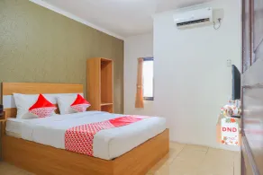 OYO Life 2590 Kost Assirot - Room