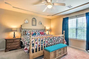 Deck & Lake Access: Cozy Townhome in Eucha - Interior