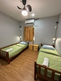 5 Minutes Airport Lodge - Room