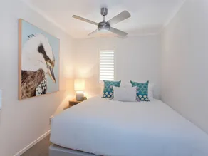 Noosa Parade Townhouse w/ Terrace by Stay Noosa - Zimmer