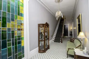 Rathbone Mansions New Orleans - Interior entrance