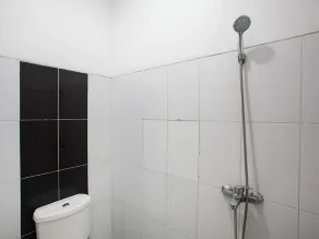 RedDoorz near Taman Krida Budaya Malang - Salle de bain