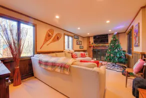 5 Mi to Skiing: Home w/ Hot Tub & Patio! - Interiør
