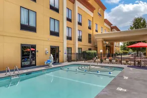 Comfort Suites Clayton - Garner - Piscine
