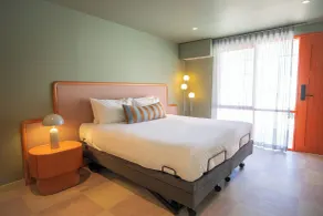 The Monty - Room