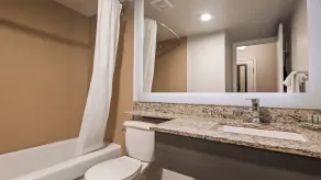 Days Inn by Wyndham Airdrie - Salle de bain