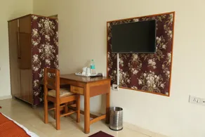 Skyview Stays I Party Lawns I Adjacent The Good Club I 1km Sukhna lake,Rock Garden & High Court I - Room