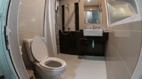 Step One at Bangkok - Bathroom