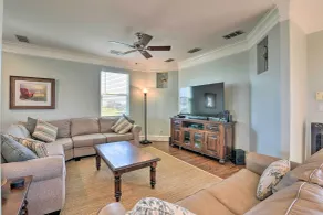 Bay Views! Family-Friendly Galveston Resort House - Innvendig